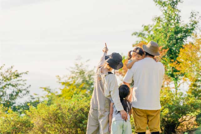 写真：子育て家族イメージ