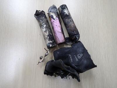 写真：発火したリチウムイオン電池
