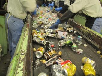 写真：ペットボトル選別ライン2