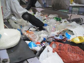 写真：プラ選別ライン2