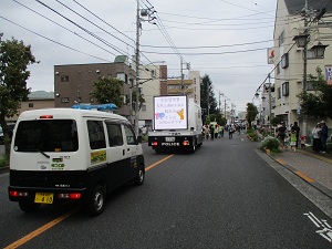 写真：サインカーと青パト