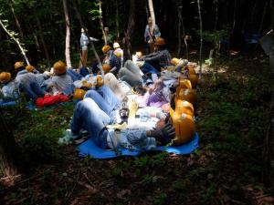 写真：寝ころんでいる様子1