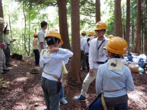 写真：7年森林教室　ネイチャーゲーム