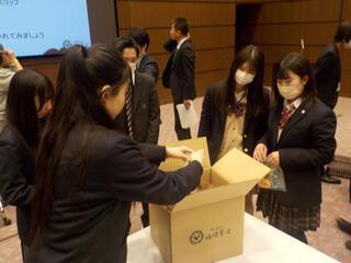 写真：ダンボールコンポスト2