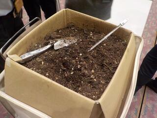 写真：ダンボールコンポスト3