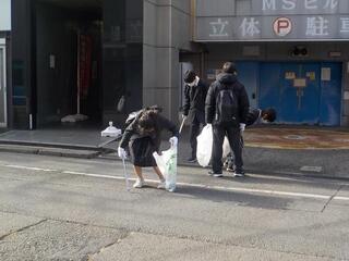 写真：ごみ拾い活動1