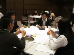 写真：環境未来会議（カードを使って）