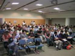 写真：講演を待つ参加者