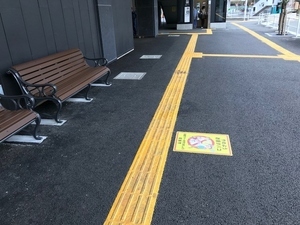 写真：東中神駅 路面シート