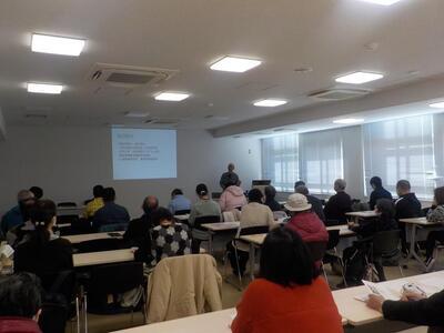 写真：野鳥についての講義の様子