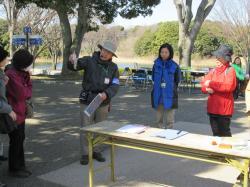 写真：ガイドによる講義の様子