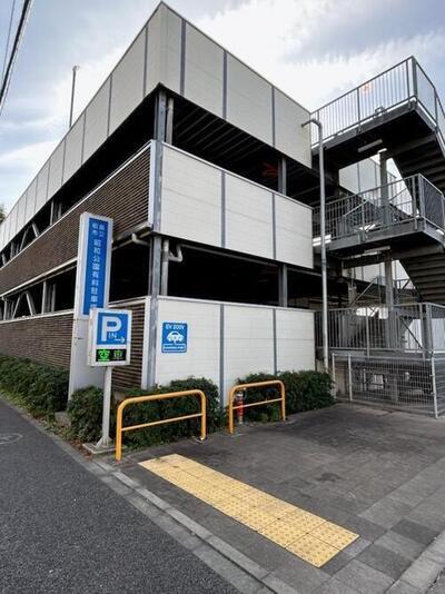 写真：昭和公園立体駐車場外観