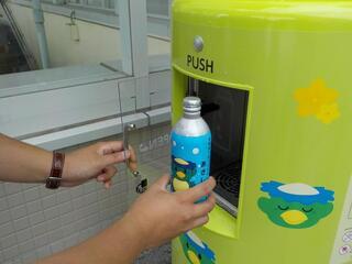 写真:給水スポット使い方1