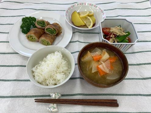 写真：塩分控えめでもおいしい献立