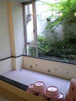 写真：松原町高齢者福祉センターの浴場内2