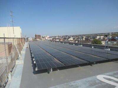 写真：福島中学校の太陽光パネル