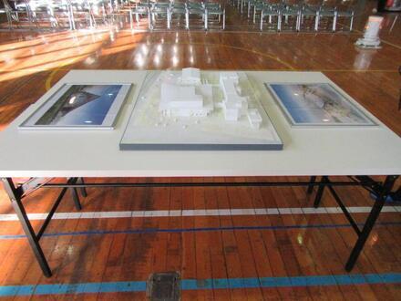 写真：完成予想図と模型
