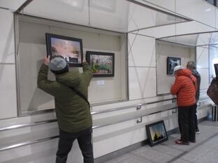 写真:展示作業風景