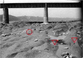 写真：化石があるサインとなる穴