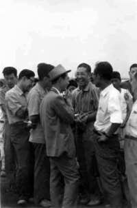 写真：尾崎博士の記者会見のようす