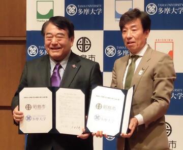 写真：多摩大学連携協定　締結式の様子