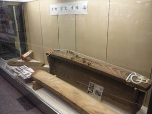 写真：片切琴三味線店の展示1