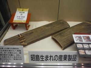 写真：片切琴三味線店の展示2