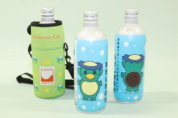写真：昭島の水のボトル缶とカバー