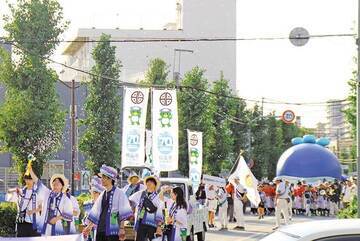 写真：70周年くじら祭りパレードの様子