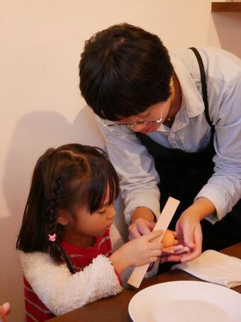 写真：和菓子作りの様子