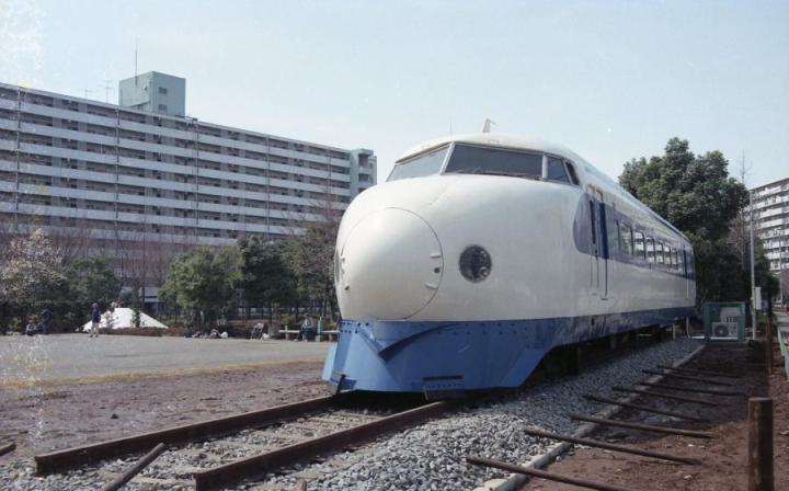 写真：設置当時の新幹線