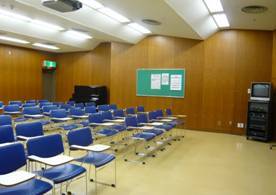 写真：集会室（視聴覚室）