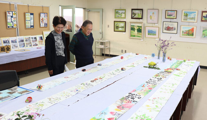 写真：市民文化祭でフラダンスを披露している団体