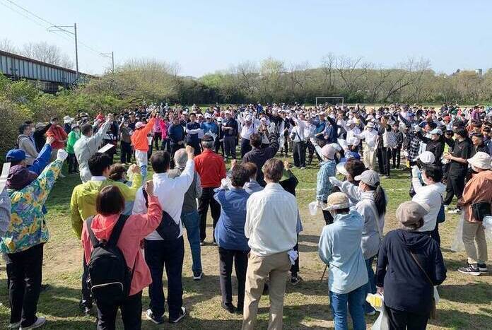 画像：多摩川クリーン作戦の参加者