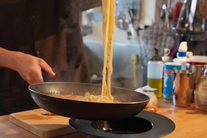写真：完成したパスタの盛り付け