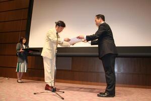 写真：感謝状贈呈1