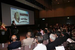 写真：公演の様子1