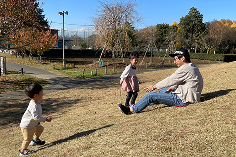 公園の親子の写真