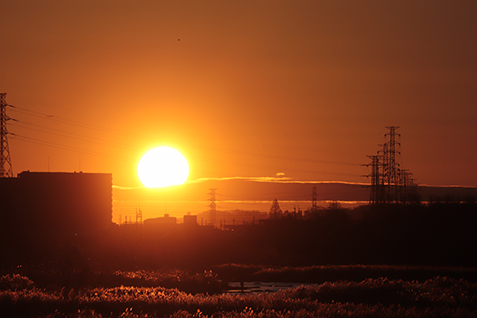 赤く染まる街並みの写真