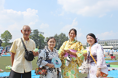 浴衣姿の参加者の写真