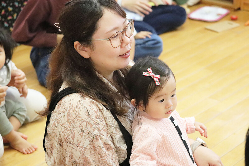 子育てひろばに参加する親子