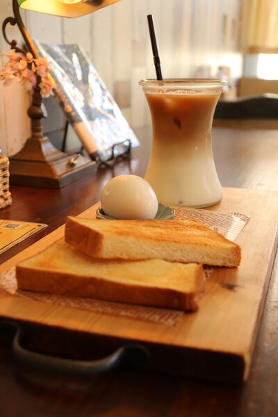 マルベリーフィールド内にある本棚