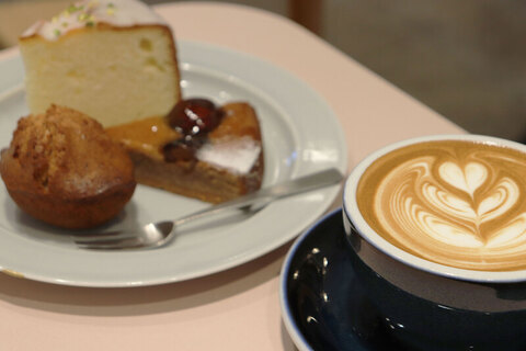 画像：店で販売されているカフェラテ