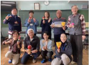 むかし遊び工房のメンバーの集合写真