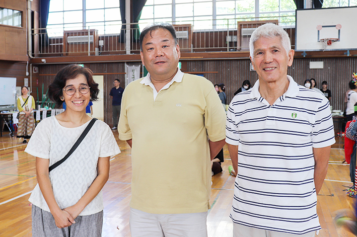 みんなのひろばの中心となる3人の写真