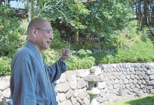 お話しする白川さん