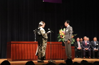 写真：誓いの言葉を述べる実行委員長