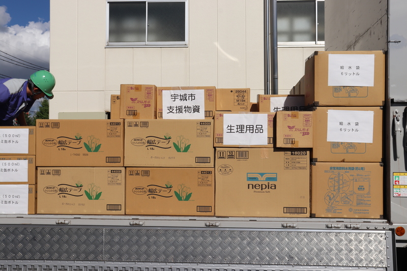 写真:支援物資