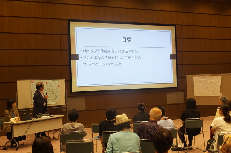 発表をしている写真