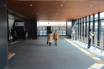 東中神駅自由通路